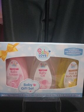 Baby Love -Body Wash/Shampoo, Lotion & Oil Gift Set